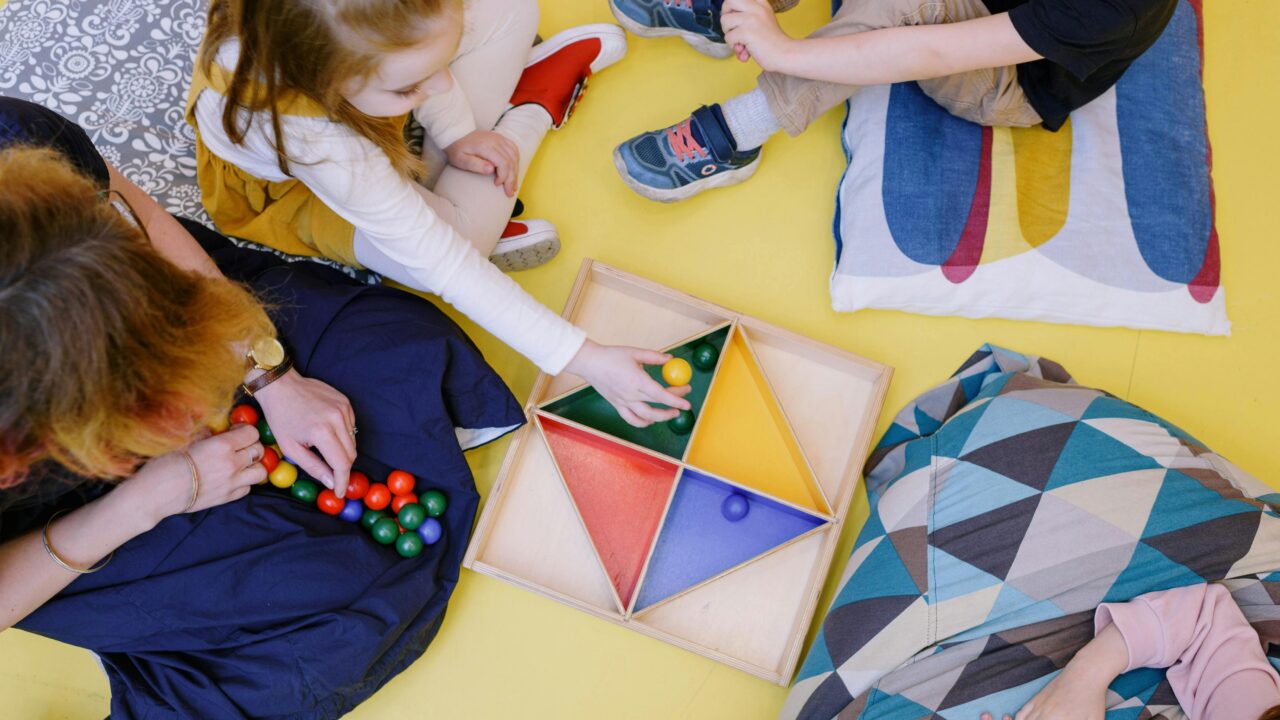 Rola nauczyciela w SLOT Academy – przewodnik, nie wykładowca